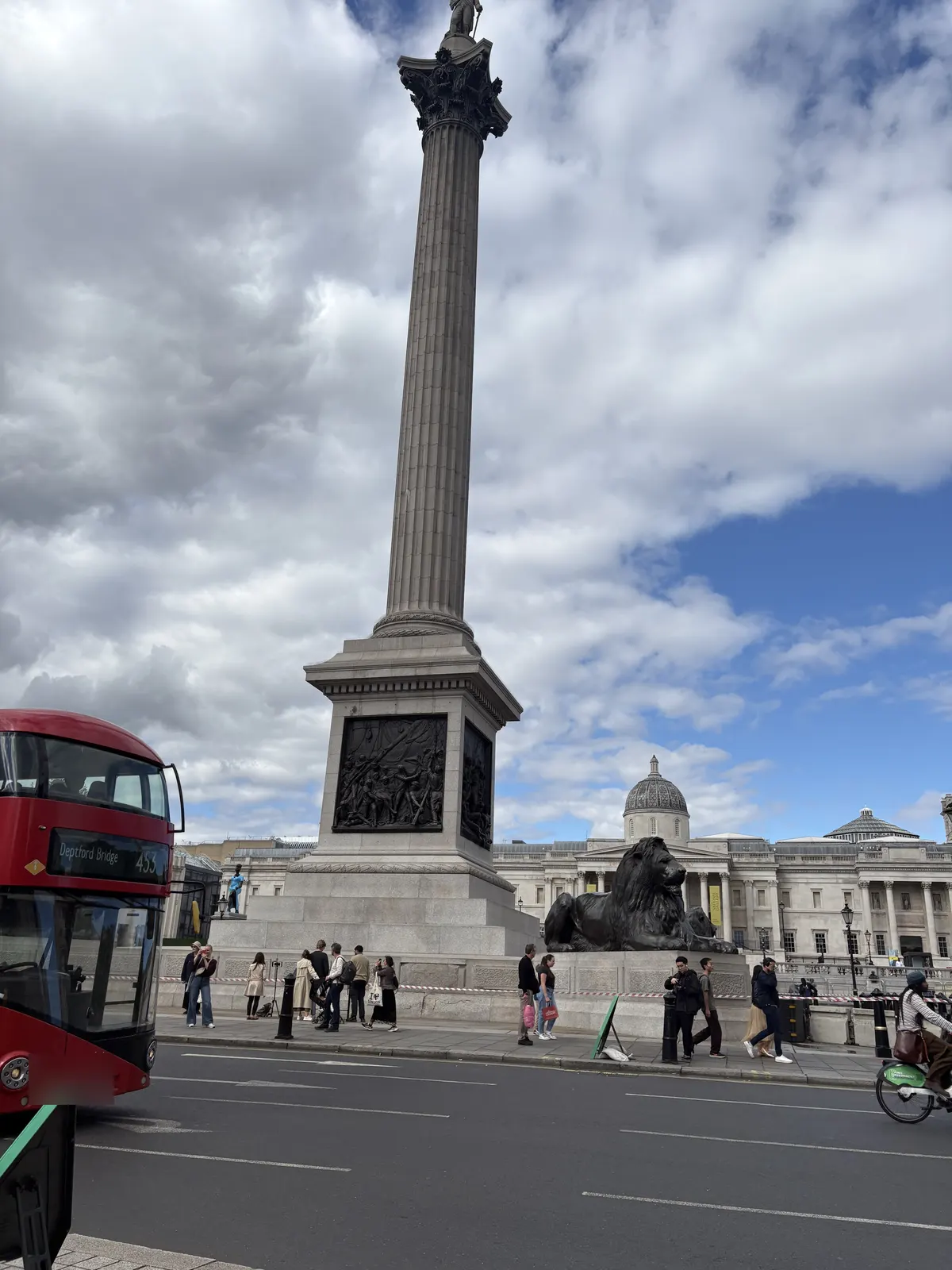 Red London double-decker bus